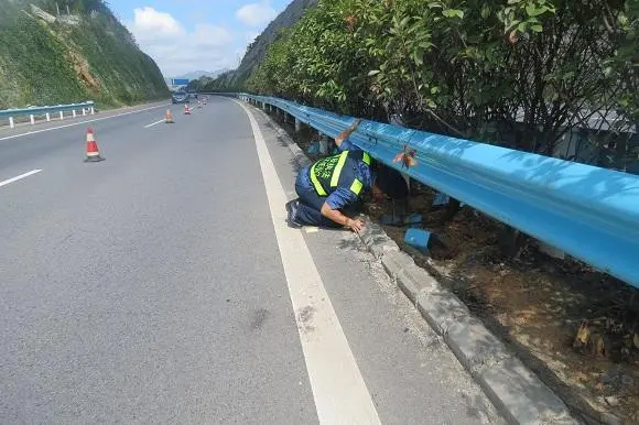 桂林高速路波形护栏