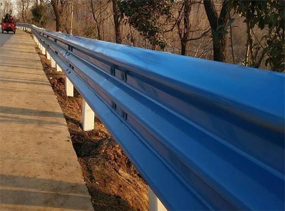 桂林公路波形护栏板的优点